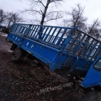 黑龙江绥化出售二手拖拉机的车斗长5米，宽2米。 13000元