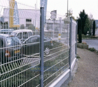 锦州银良护栏网 刺线水泥柱