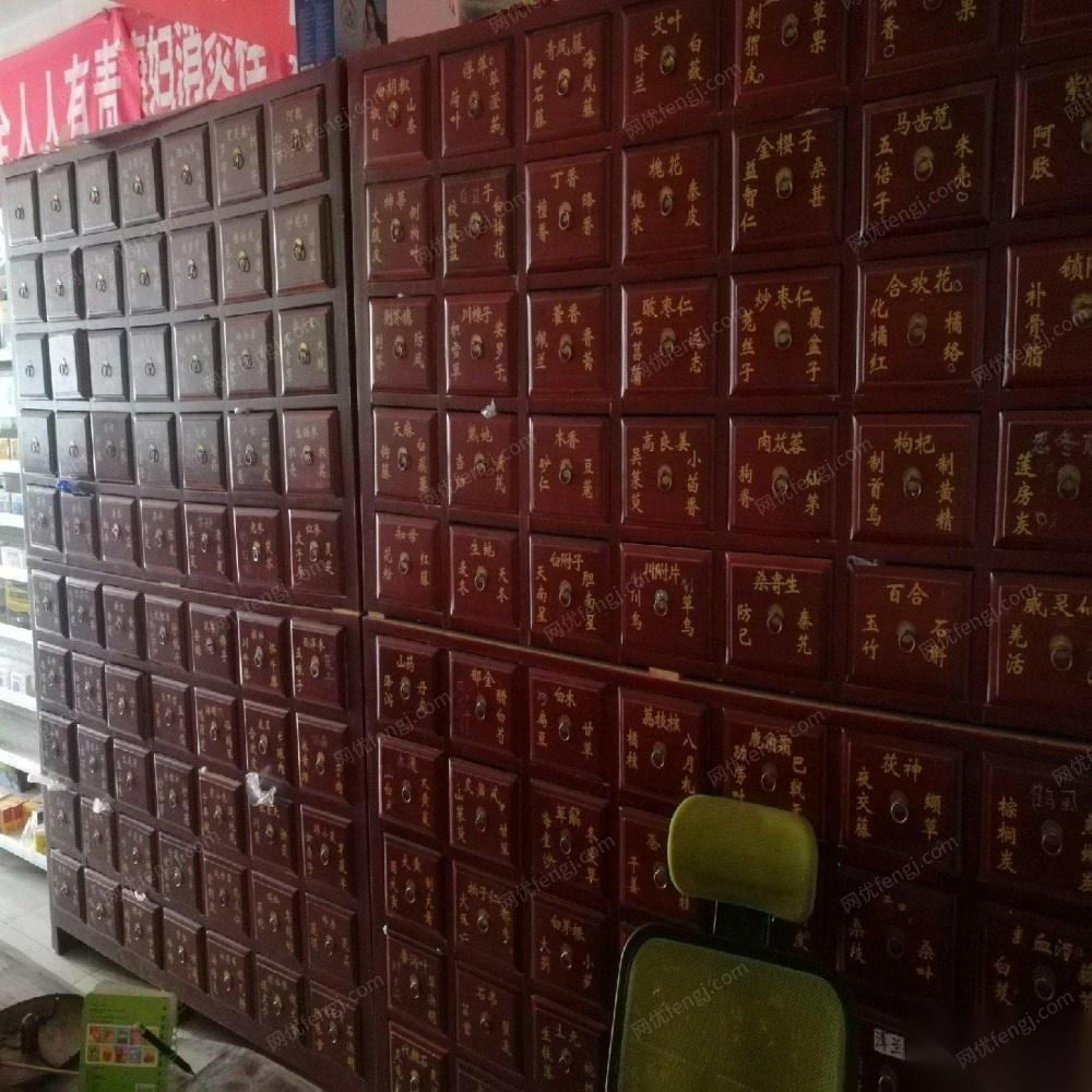 山东潍坊在位打包转让二手中药柜及操作台各两个 8500元