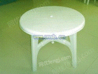 塑料桌子