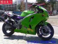 川崎ZX-6RR摩托车