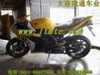雅马哈YZF-R1摩托车