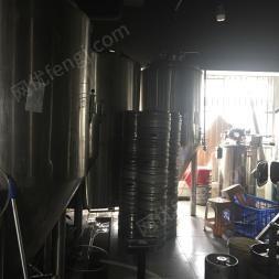 海南海口出售1套4月份安装精酿啤酒制造设备 三锅三器1-1.5吨精酿啤酒制造设备赠送生产配方。包含12个1吨发酵罐。国产的 安装没怎么用,打包卖.