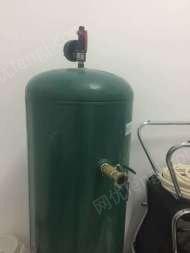 新疆乌鲁木齐螺杆空气压缩机，气罐，叉车出售