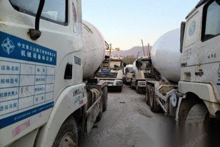 二手搅拌车出售