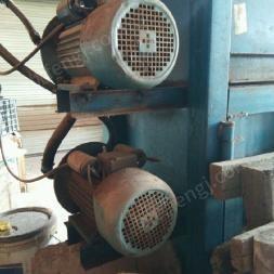 广西梧州拆迁出售1台二厢电液压打包机 打包规格100×60×70cm 用了七八个月.看货议价.
