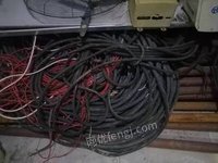 陕西西安出售1台闲置井用潜水泵 用了不到半年.带150米管子及电缆线.