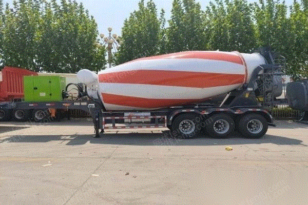 湖北荆州转让能多拉十吨货物的半挂式搅拌车 二手搅拌车转让