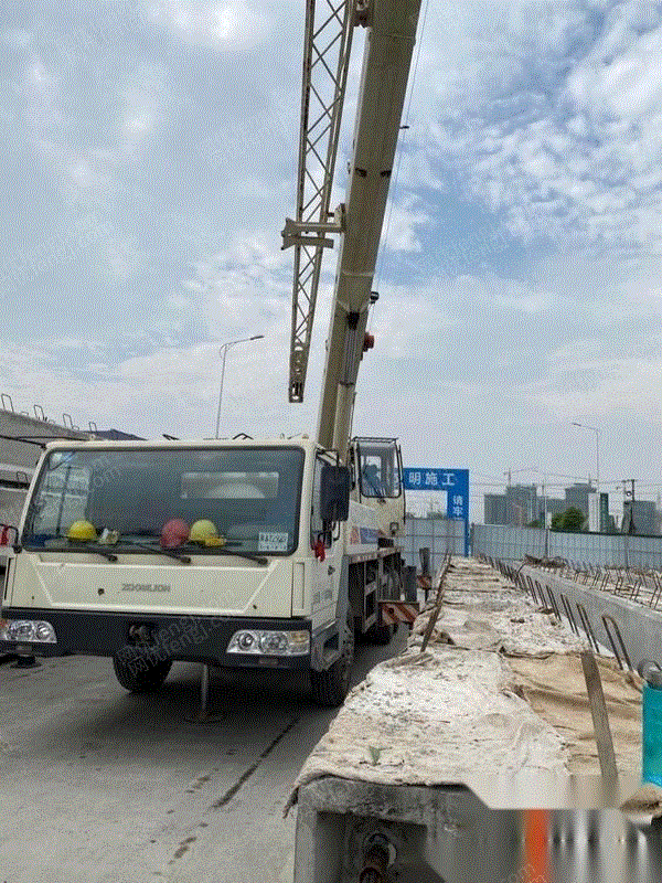 四川成都出售中联16吨一台吊车