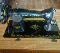 八零年的缝纫机。