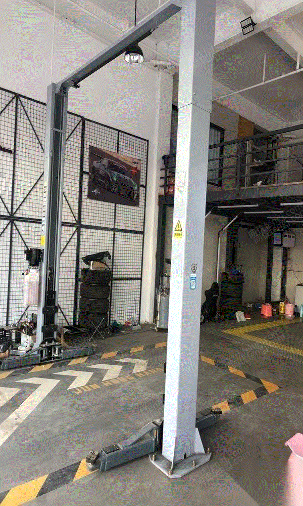 云南昆明出售优耐特大剪,杰奔龙门架举升机 30000元