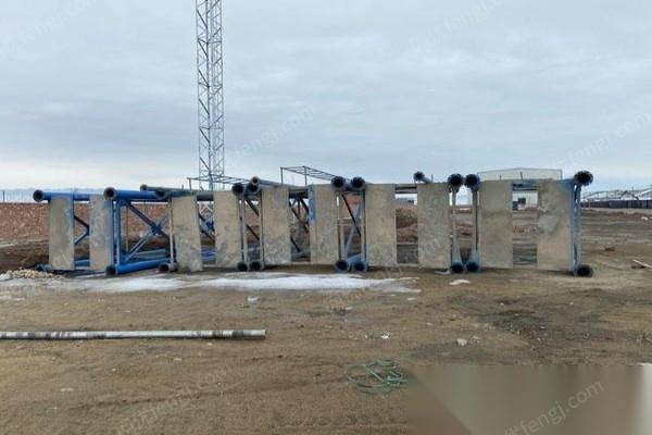 新疆阿勒泰因搅拌站拆除，转让5个120T九成新水泥储存罐  出售价14000元/个.可单卖.