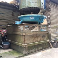 浙江温州出售塑料拌料桶、不锈钢水箱、龙门吊架