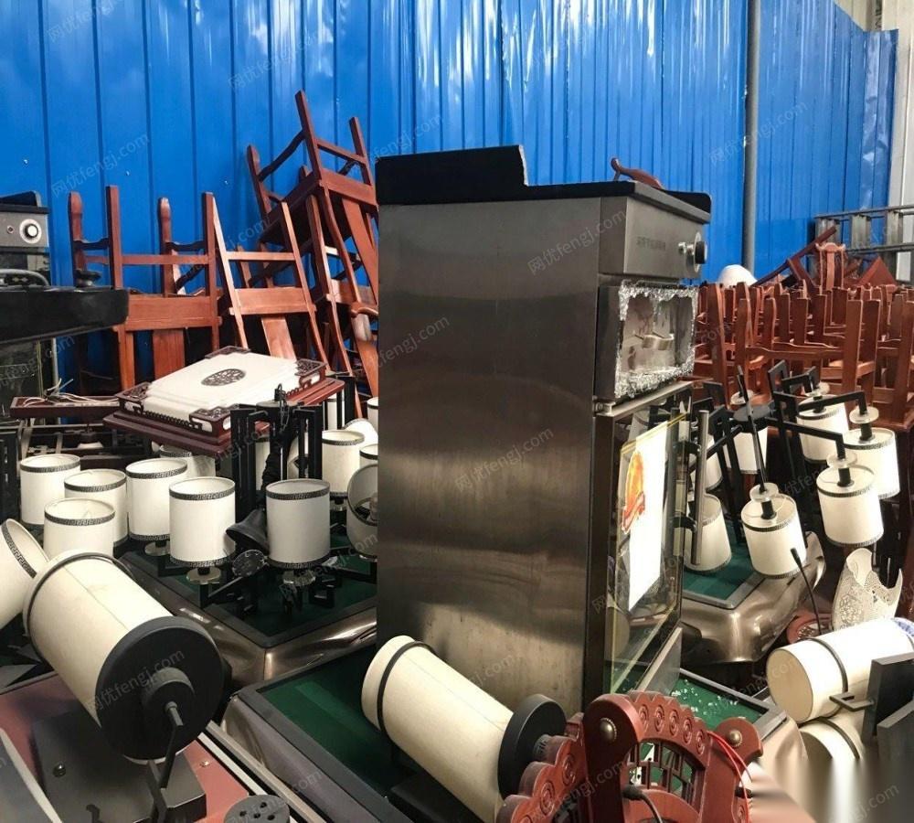 青海西宁出售二手厨房设备餐桌 14张 雕花的 两米二。椅子160多张 电视43寸30多台 空调 5台 餐具若干 打包价60000元 打包卖.