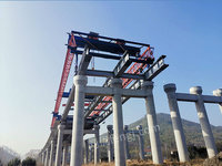 供应河北石家庄架桥机，40米跨1000吨流动式架桥机