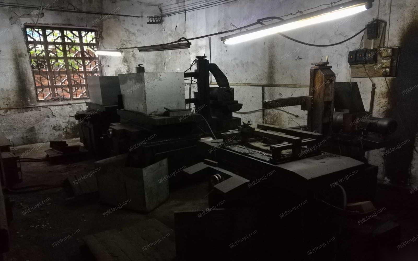 重庆北碚区模具厂拆迁闲置全套模具加工设备及注塑机.吹塑机等辅助设备打包处理