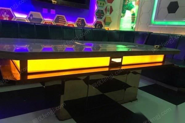 云南昆明低价出售ktv设备桌子，电视，空调，沙发设备等