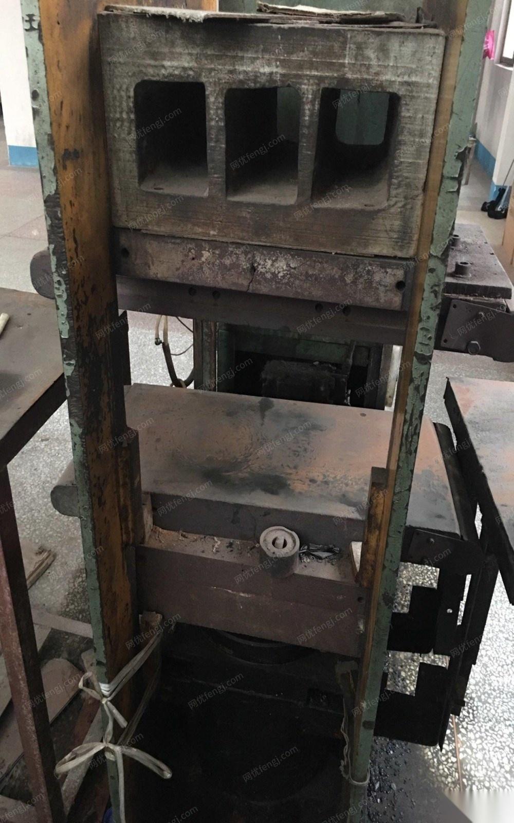 江苏盐城个人闲置2台硫化机和1台炼胶机 出售50000元