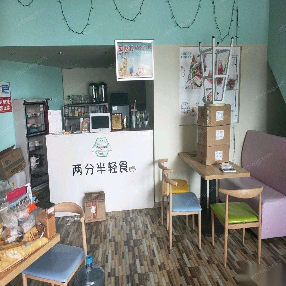 重庆涪陵区打包出售闲置2019年餐厅甜品饮料用具一套 25000元