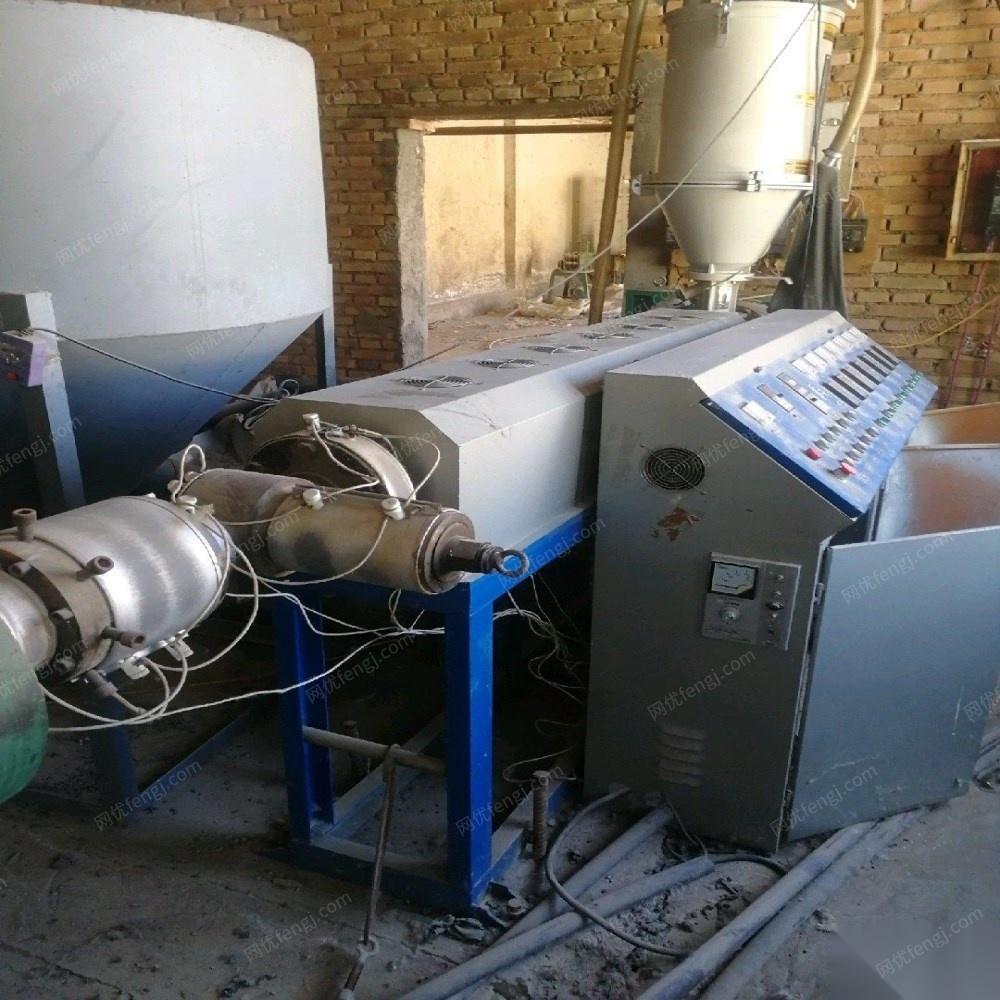 新疆博尔塔拉蒙古自治州拆迁低价出售2台二手塑料水袋机 打包价20000元  可单卖. 1台拉管机.出售价17000元/台.
