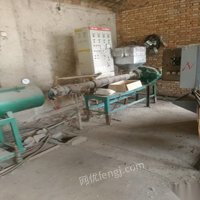 新疆博尔塔拉蒙古自治州拆迁低价出售2台二手塑料水袋机 打包价20000元  可单卖. 1台拉管机.出售价17000元/台.