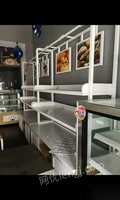 云南西双版纳9成新蛋糕柜和收银机超低价出售 12000元