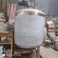 云南昆明出售99成新1.2吨不锈钢搅拌罐，储料罐 8000元