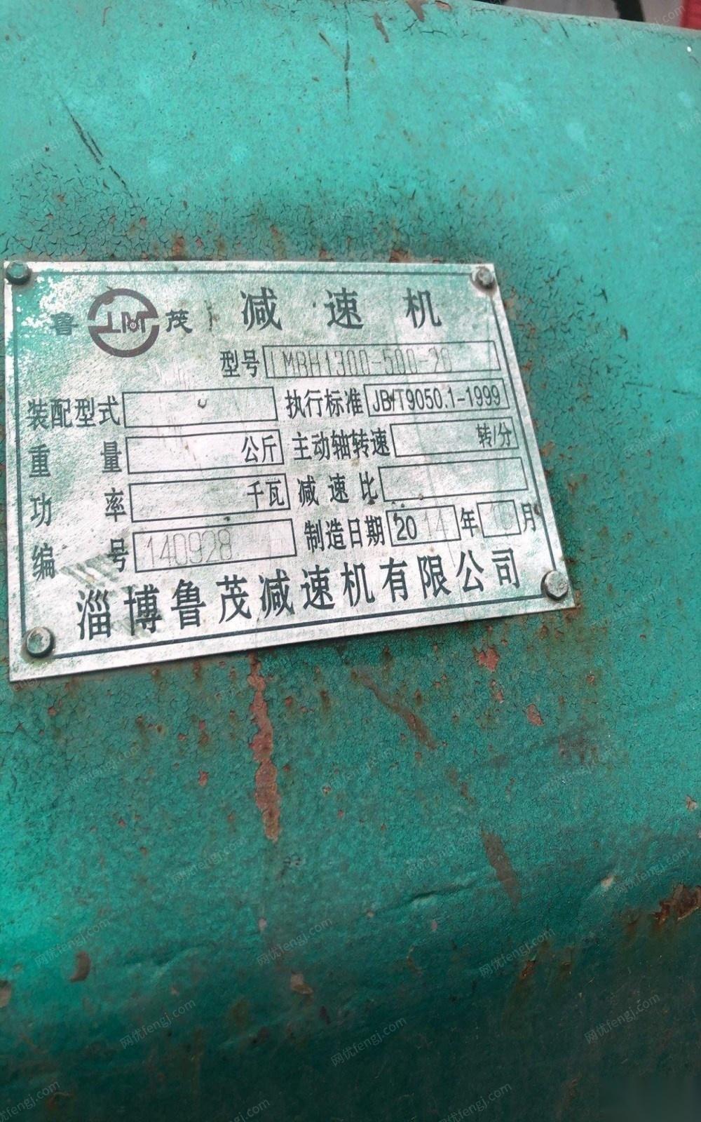 山东青岛厂子倒闭低价出售减速机 很多 