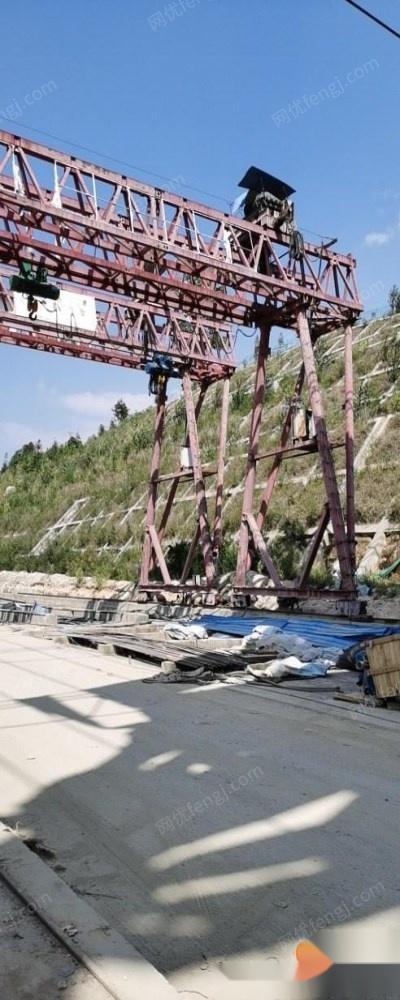 云南红河高速完工低价打包急售自用2台80吨龙门吊和1台10吨龙门吊 打包32万.另有600米钢轨30多吨
