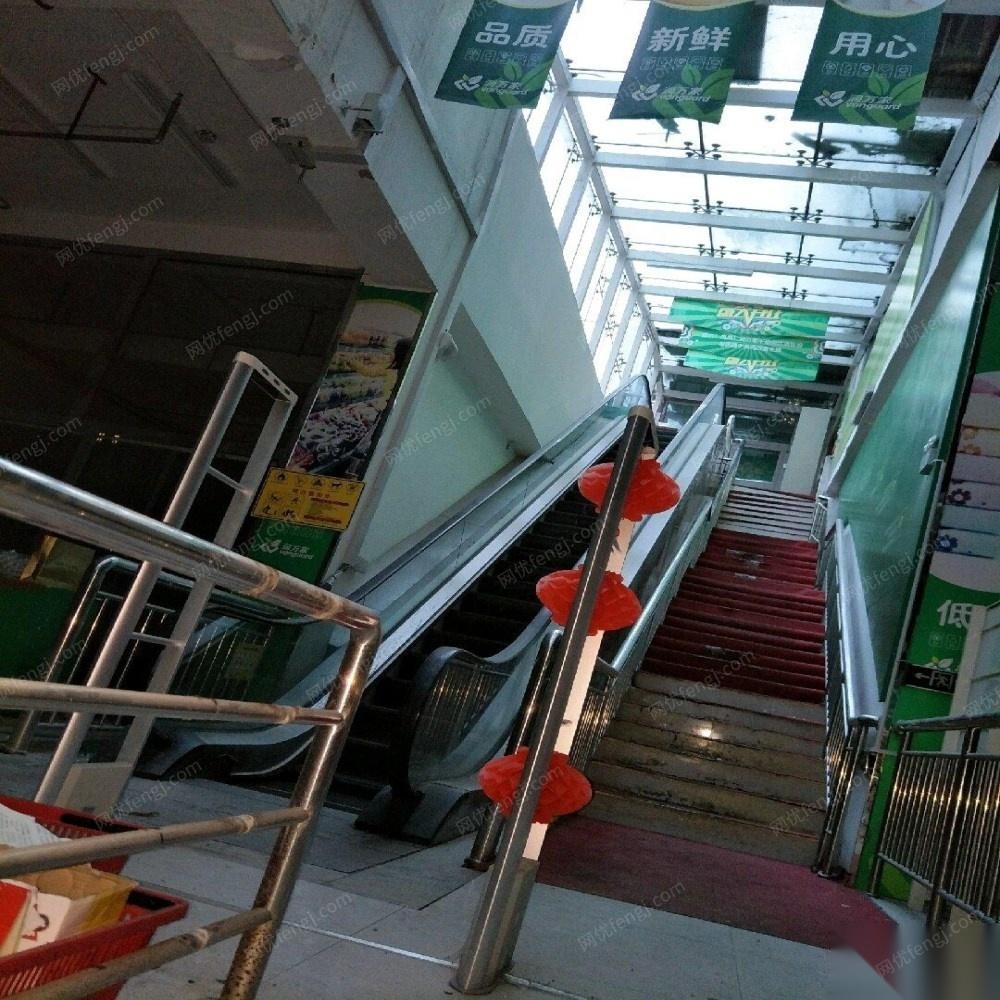 新疆昌吉出售电梯(扶梯)九成新 135000元
