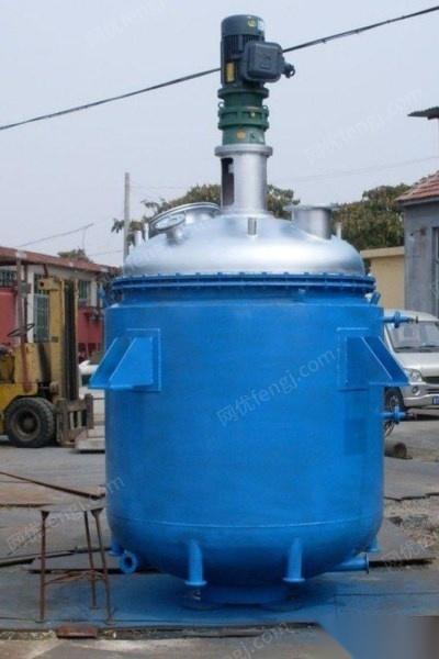 上海崇明县出售不锈钢反应釜设备全套 两个3吨，一个2吨，带盘管，带电加热。电机齐全