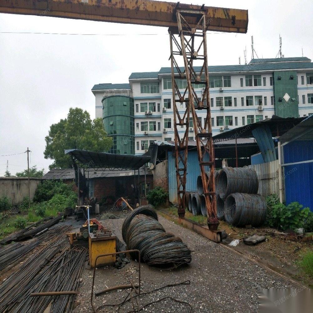 湖南永州急转龙门吊一台5吨 带二十七米轨道  出售价30000元