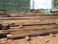 云南昆明工地上脱下来不用的木材出售