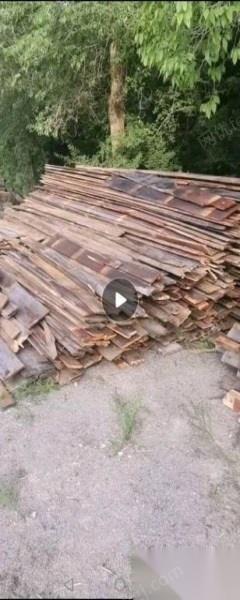 北京朝阳区出售八成新红瓦和拆旧木料一批