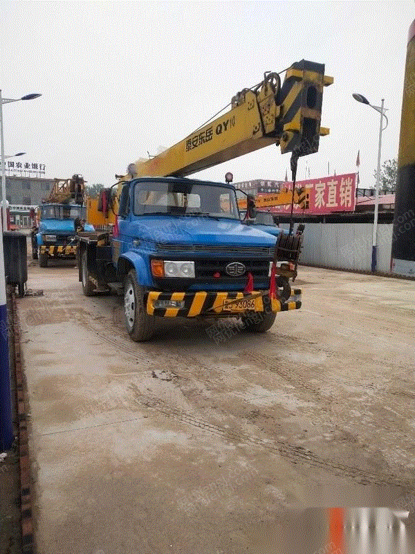 7米三联泵解放底牌东岳大八吨吊车