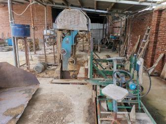 河南信阳出售19年买木工厂全套生产设备 含跑车带锯，辊压机，修条机，圆木多片锯，方木多片锯等  打包卖.