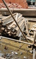 重庆梁平区工地结束，大量2米木方,3*8 模板处理，价格实惠出售