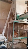 木材颗粒加工厂出售550型木糠颗粒全套设备，新机价40万，550颗粒机单机1台90千瓦的，粉碎机1台。