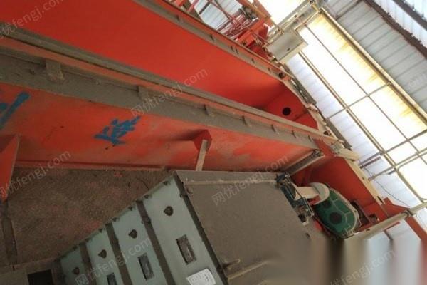 广东茂名出售闲置两台17年龙门吊,一台3吨垮度17米,7.8成新。一台5吨,垮度18米 带轨道一起.打包卖.看货议价.