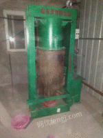 出售全新家用榨油机械设备销售价格，到客户家教技术