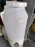 浙江嘉兴出售塑料桶60公斤50个。带螺纹盖。密封很好