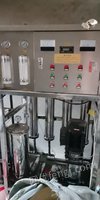 陕西榆林打包出售二手闲置2018年湖北产灌装机1台，蒸馏水净水设备1套，搅拌桶1台