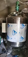 陕西榆林打包出售二手闲置2018年湖北产灌装机1台，蒸馏水净水设备1套，搅拌桶1台