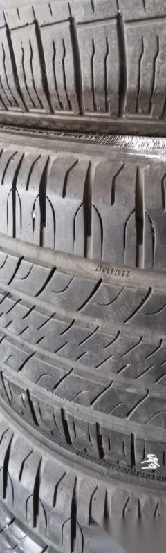 内蒙古乌海轮胎店停业低价出售各种型号二手轮胎货车，皮卡的多一点儿．看货议价．可单卖．