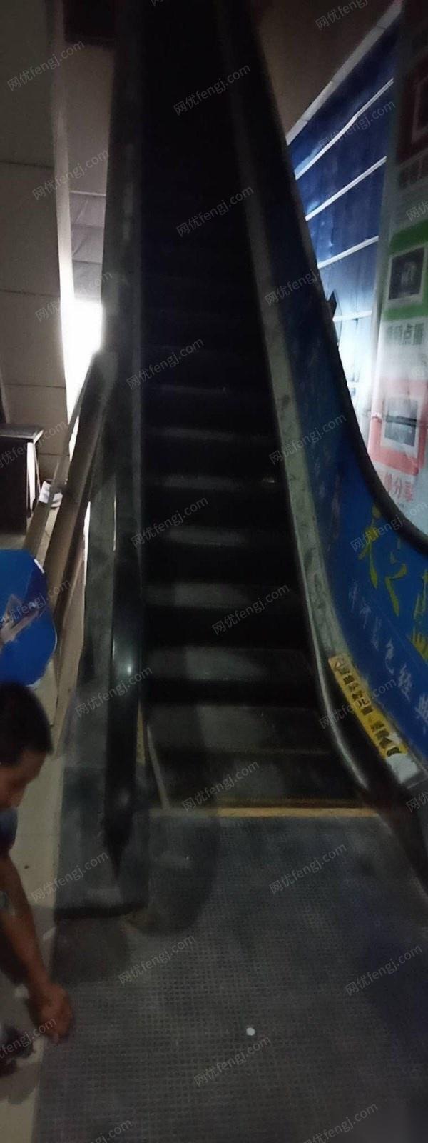 湖南长沙因更改经营项目在位出售商场商用12.5米扶手梯一部