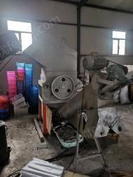 新疆乌鲁木齐粉碎机用了两个月新机子  出售