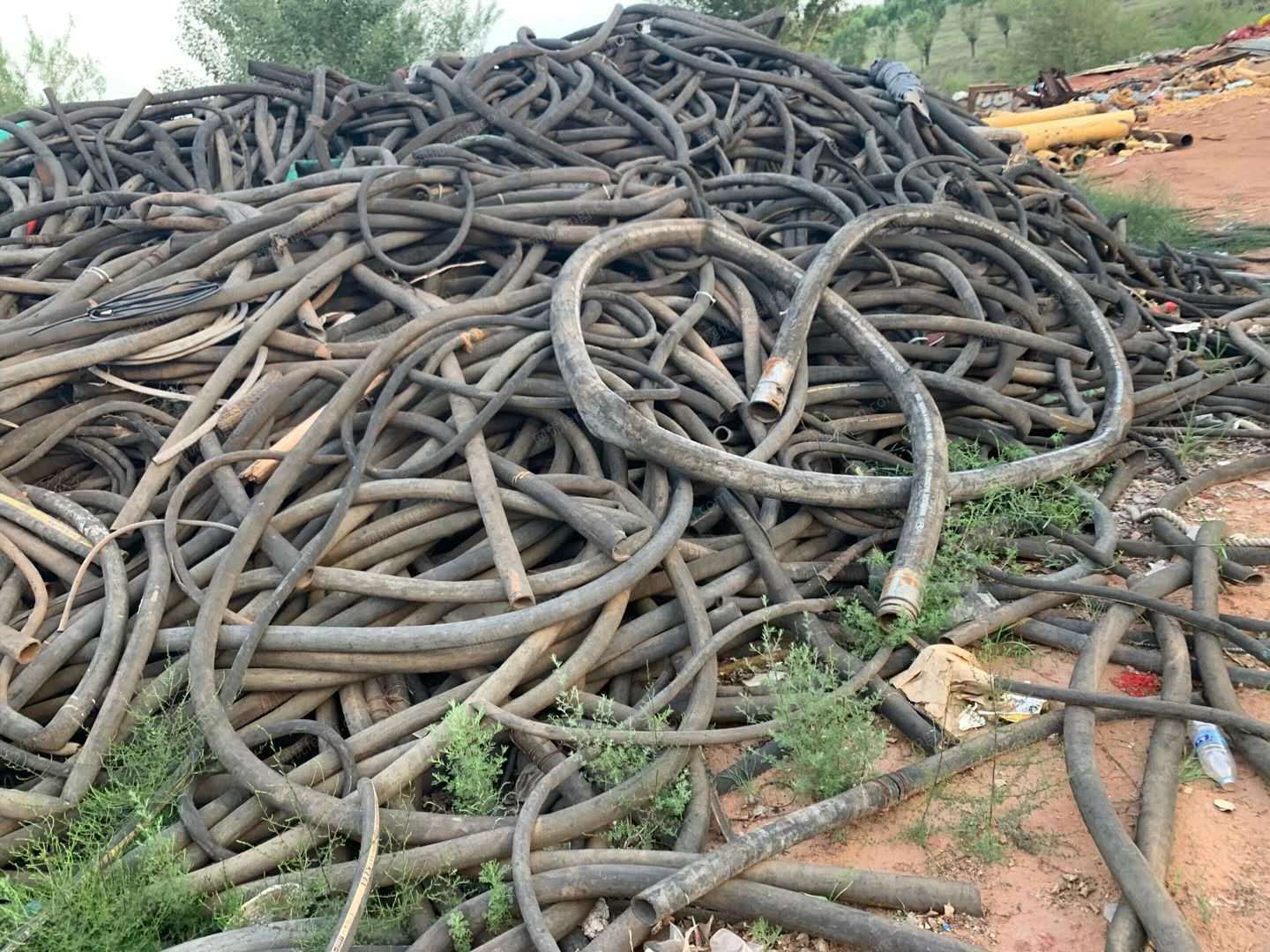 供应橡胶管，里面有线，货在陕西榆林神木，100吨