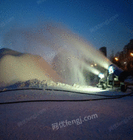 供应一种挂在500平室内冰雪王国墙壁上的造雪机