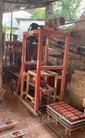 广西柳州出售闲置1套4型泉工透水砖路面砖水泥砖机 赠送7套模具，700块模板 用了七八年,看货议价.