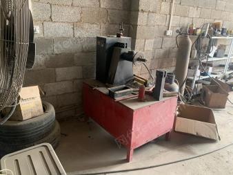海南白沙出售钢圈拉丝机一台，和其他翻新钢圈设备一套